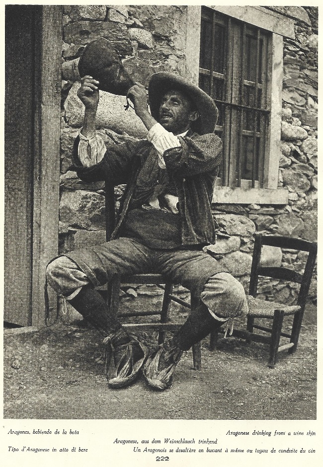 Aragonese, aus dem Weinschlauch trinkend. 222